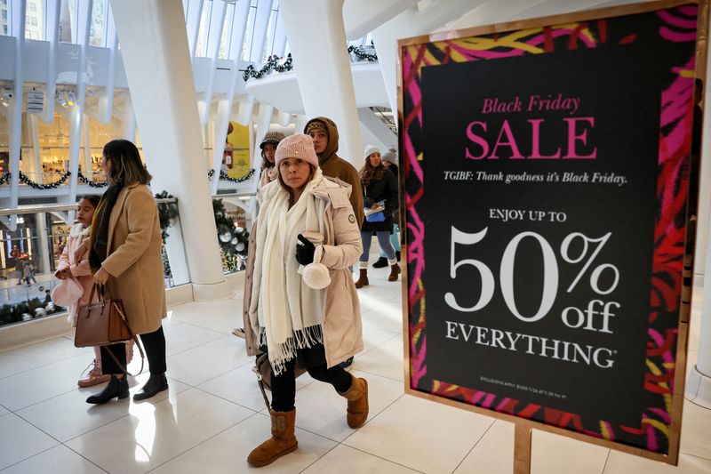 &copy; Reuters. FILE PHOTO: People shop at the Shops at the Oculus and Westfield Shops during Black Friday shopping in New York City, U.S., November 24, 2023.  REUTERS/Brendan McDermid/File Photo