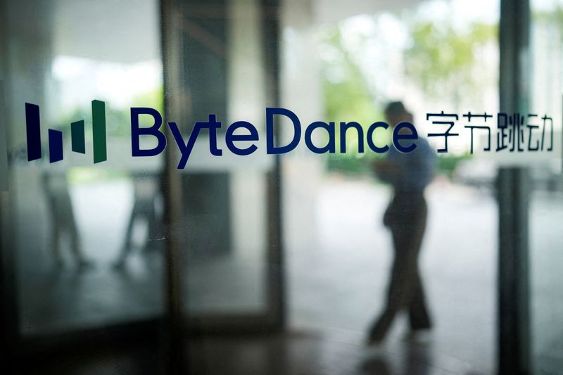 © Reuters. FILE PHOTO: The ByteDance logo is seen at the company's office building in Shanghai, China, July 4, 2023. REUTERS/Aly Song