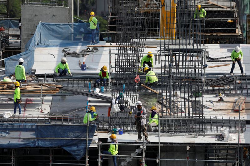 &copy; Reuters. FILE PHOTO: Construction workers are seen in a building in Bangkok, Thailand March 8, 2017. REUTERS/Jorge Silva/File Photo