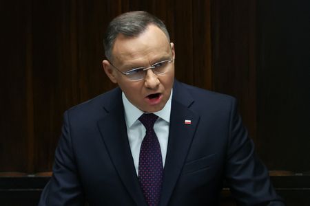 Polish president to swear in govt; opposition condemns 'farce' By Reuters