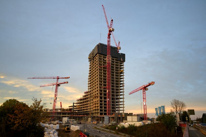 &copy; Reuters. FILE PHOTO: View of the construction site of the Elbtower building, owned by Rene Benko’s Signa and a Commerzbank subsidiary, in Hamburg Germany, November 2, 2023. REUTERS/Fabian Bimmer/File Photo