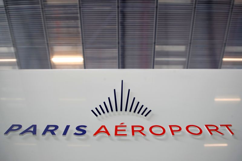 &copy; Reuters. Le logo du groupe ADP (Aéroports de Paris) est visible à l'intérieur du terminal 3 de l'aéroport d'Orly, près de Paris. /Photo prise le 1er juillet 2021/REUTERS/Sarah Meyssonnier