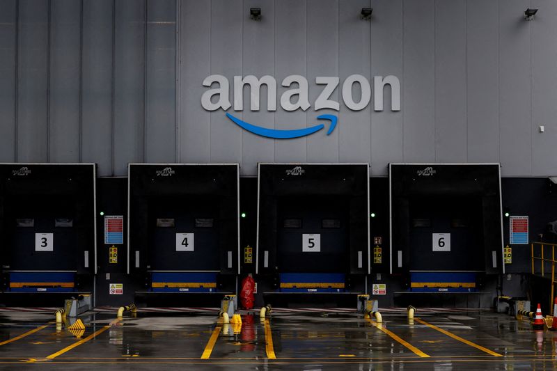 &copy; Reuters. FILE PHOTO: The logo of U.S. online retailer Amazon is displayed at a logistics centre in Trapagaran, northern Spain, November 22, 2023. REUTERS/Vincent West/File Photo
