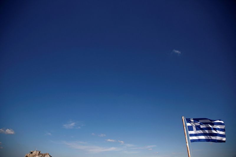 &copy; Reuters. FILE PHOTO: A Greek flag flutters atop the Panathenean stadium as the Acropolis hill is seen in the background in Athens April 11, 2014.  REUTERS/Yorgos Karahalis/File Photo
