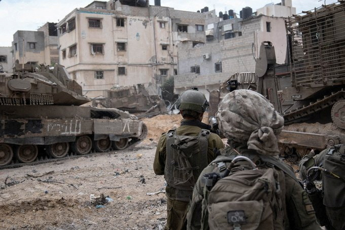 &copy; Reuters. الجيش الإسرائيلي يعمل في قطاع غزة خلال هدنة مؤقتة بين إسرائيل وحركة حماس في صورة صدرت يوم الاثنين. حصلت رويترز على هذه الصورة من وزارة الدفا