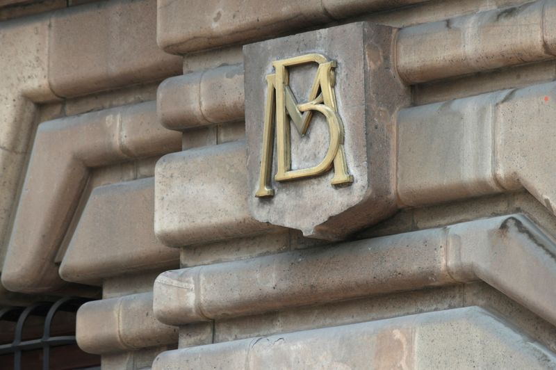 &copy; Reuters. FILE PHOTO: The logo of Mexico's Central Bank (Banco de Mexico) is seen at its building in downtown Mexico City, Mexico August 9, 2022. REUTERS/Henry Romero/File Photo