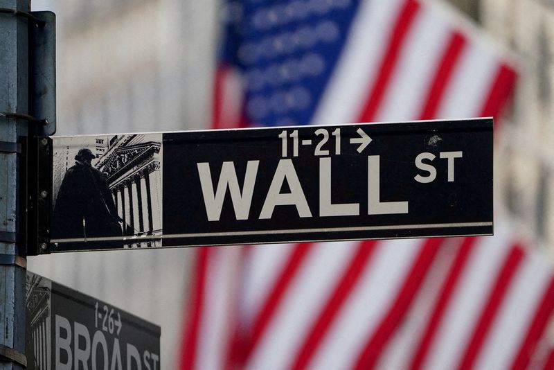 © Reuters. FILE PHOTO: The Wall Street sign is pictured at the New York Stock exchange (NYSE) in the Manhattan borough of New York City, New York, U.S., March 9, 2020. REUTERS/Carlo Allegri/File Photo