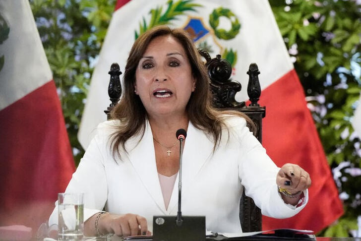 &copy; Reuters. Foto de archivo: La presidenta de Peru Dina Boluarte en un encuentro con la prensa extranjera en Lima 
Ene 24, 2023. REUTERS/Angela Ponce
