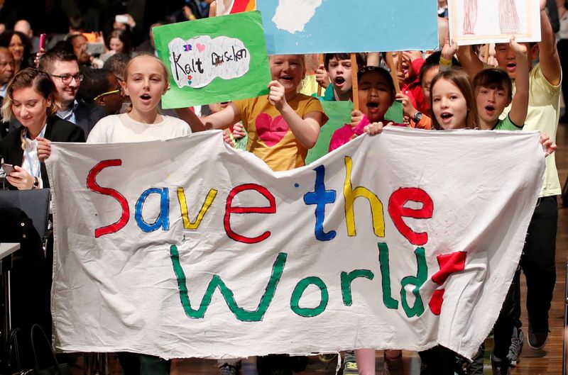 &copy; Reuters. Crianças durante marcha climática antes da sessão de abertura da Conferência das Nações Unidas sobre Mudanças Climáticas COP23, em Bonn, Alemanha.
06/11/2017
REUTERS/Wolfgang Rattay/Foto de arquivo

