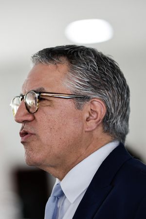 Padilha diz que país fechará ano com inflação dentro da meta