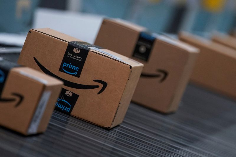 &copy; Reuters. Des cartons d'Amazon prêts à être livrés pendant le Cyber Monday dans un entrepôt de l'entreprise à Robbinsville, aux États-Unis /Photo prise le 28 novembre 2022/REUTERS/Eduardo Munoz