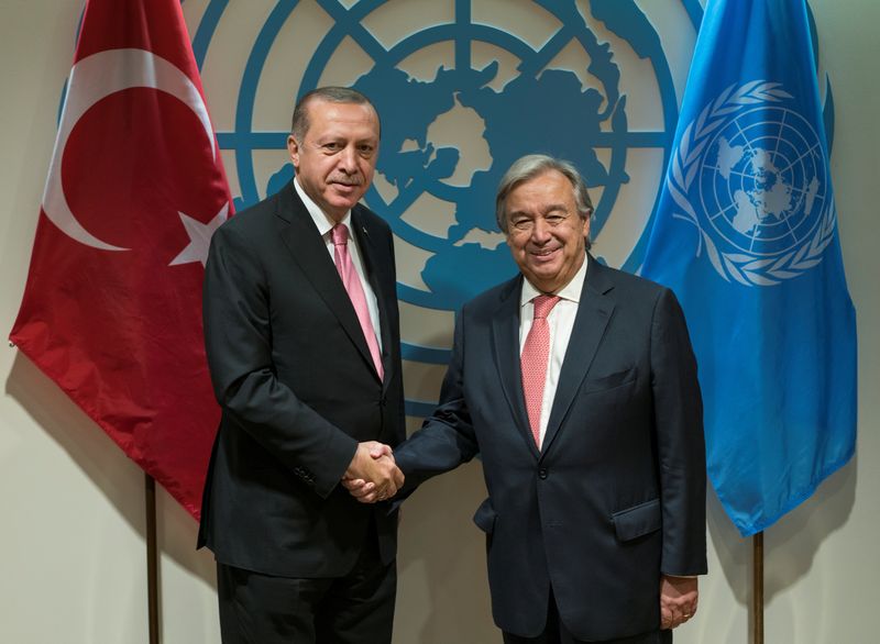 &copy; Reuters. الرئيس التركي رجب طيب أردوغان والأمين العام للأمم المتحدة أنطونيو جوتيريش في صورة من أرشيف رويترز.