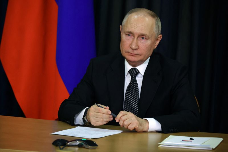 &copy; Reuters. Presidente da Rússia, Vladimir Putin, participa de reunião por videoconferência em Sochi
28/11/2023 Sputnik/Mikhail Klimentyev/Kremlin via REUTERS