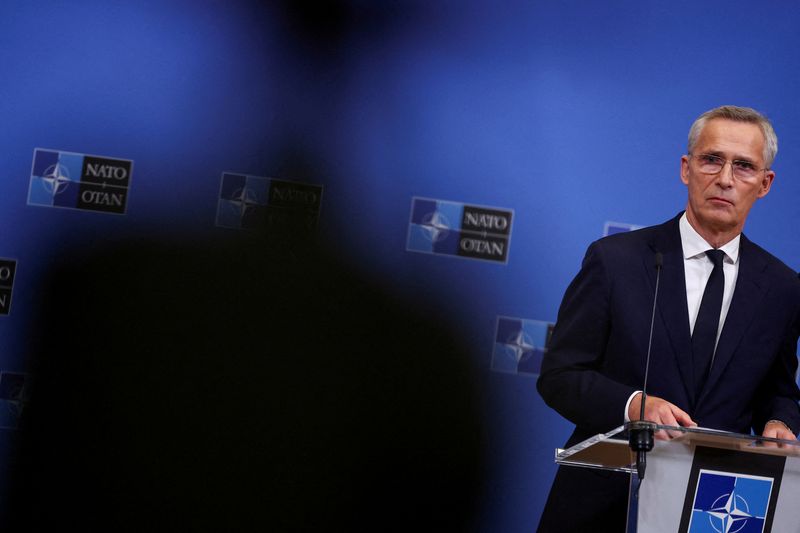 &copy; Reuters. الأمين العام لحلف شمال الأطلسي ينس ستولتنبرج خلال مؤتمر صحفي في بروكسل يوم الثلاثاء. تصوير: إيف هيرمان - رويترز.