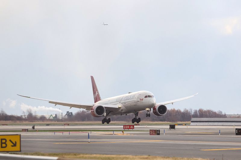 &copy; Reuters. Virgin Atlantic Boeing 787 arrives to complete the first 100% Sustainable Aviation Fuel transatlantic flight from London's Heathrow airport to John F. Kennedy International Airport, in New York City, U.S., November 28, 2023. REUTERS/Brendan McDermid