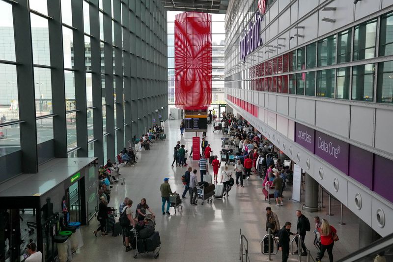Ferrovial venderá su participación del 25% en el aeropuerto de Heathrow por 3.000 millones de dólares