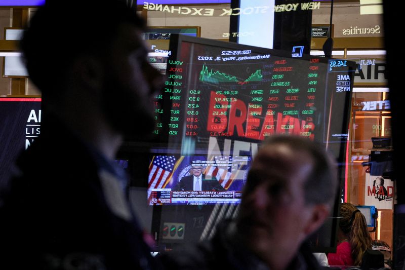 &copy; Reuters. FILE PHOTO: Traders react as Federal Reserve Chair Jerome Powell is seen delivering remarks on a screen, on the floor of the New York Stock Exchange (NYSE) in New York City, U.S., May 3, 2023.  REUTERS/Brendan McDermid/File Photo