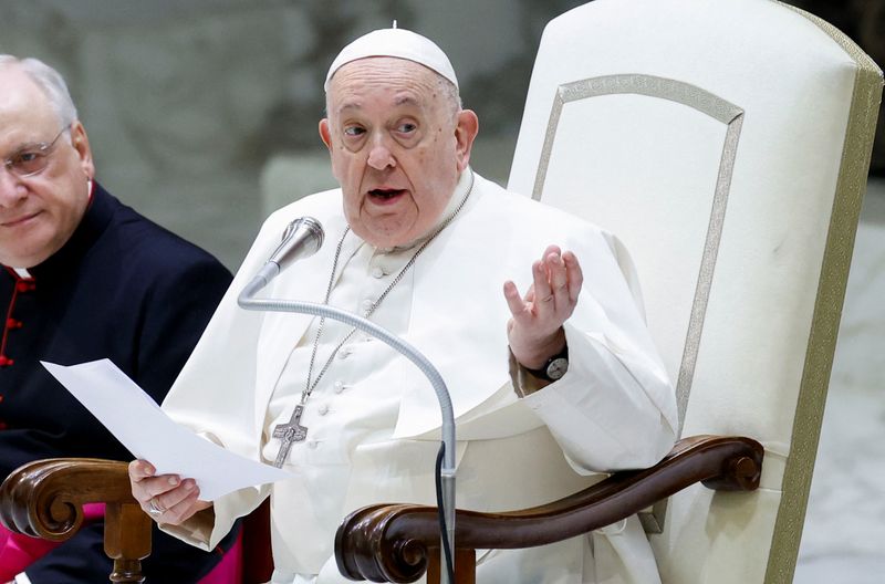 &copy; Reuters. بابا الفاتيكان البابا فرنسيس خلال العظة الأسبوعية في الفاتيكان يوم الأربعاء. تصوير: ريمو كاسيلي - رويترز.
