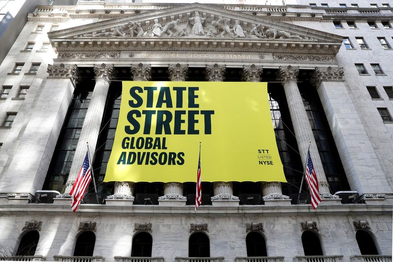 &copy; Reuters. FILE PHOTO: A State Street Global Advisors banner is hung outside the New York Stock Exchange (NYSE) in New York, U.S., March 8, 2021.  REUTERS/Brendan McDermid/File Photo