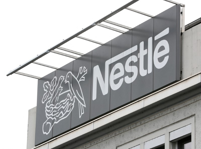 &copy; Reuters. Logo da Nestlé em unidade em Konolfingen, Suíça. REUTERS/Arnd Wiegmann/File Photo
