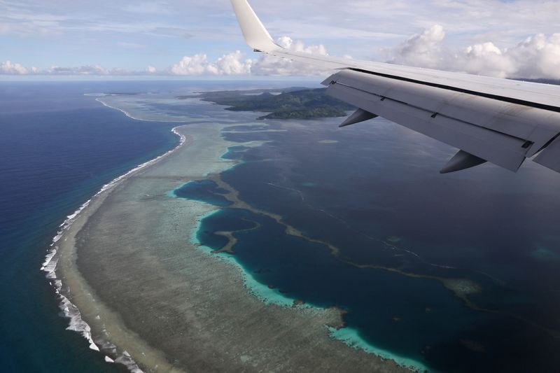 © Reuters. FILE PHOTO: A plane carrying then-U.S. Secretary of State Mike Pompeo makes its landing approach on Pohnpei International Airport in Kolonia, Federated States of Micronesia August 5, 2019. REUTERS/Jonathan Ernst/File Photo