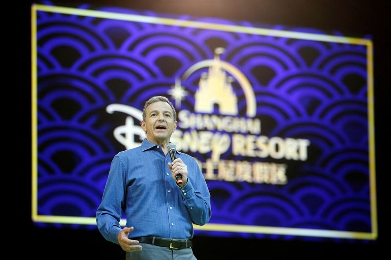 &copy; Reuters. CEO da Disney, Bob Iger, em coletiva de imprensa em Xangai, na China
15/6/2016 REUTERS/Aly Song/Arquivo