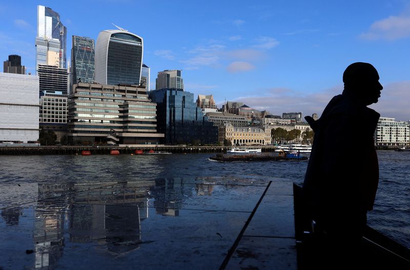 &copy; Reuters. FILE PHOTO: People walk alongside the City of London financial district in London, Britain, October 25, 2023.  REUTERS/ Susannah Ireland/File Photo