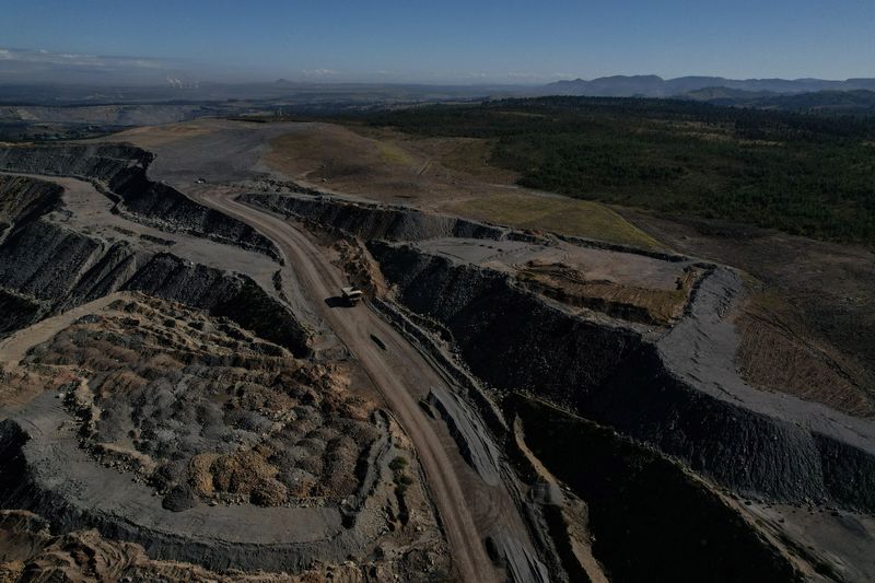 Mining boosts Australia business investment to 8-year high, outlook upbeat