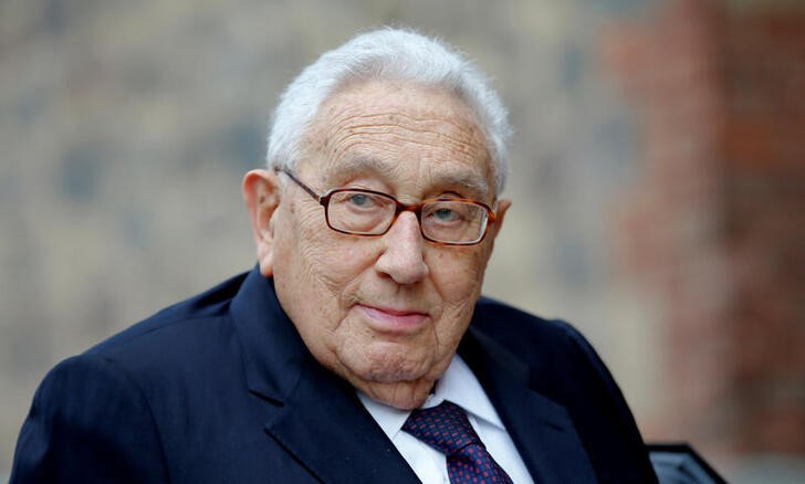 &copy; Reuters. Imagen de archivo del ex secretario de Estado de EEUU Henry Kissinger durante un funeral en Berlín, Alemania. 17 septiembre 2015. REUTERS/Fabrizio Bensch