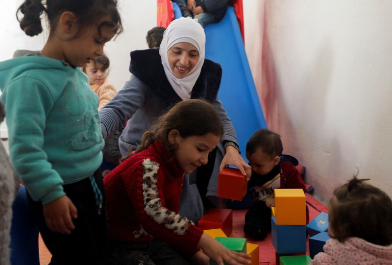 &copy; Reuters. صفاء كامل (35 عاما)، معلمة تقول إنها عانت من متاعب صحية بعد هجوم بغاز على منزلها في الغوطة الشرقية في سوريا عام 2013 ونزحت إلى منطقة عفرين بشمال 