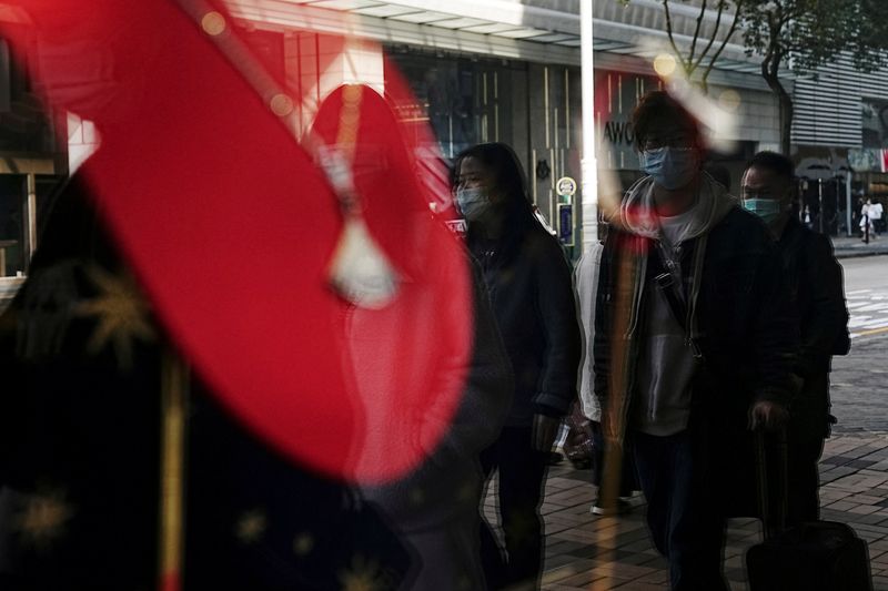 &copy; Reuters. Shoppers walking past a luxury store are seen reflected in a shop window at Tsim Sha Tsui district in Hong Kong, China February 15, 2023. REUTERS/Lam Yik/File Photo