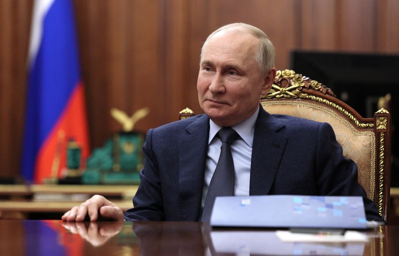 &copy; Reuters. 　ロシア大統領府は３０日、プーチン大統領が１２月１４日に年末恒例の記者会見を行うと発表した。この会見で来年の大統領選挙出馬を表明する可能性がある。２７日撮影（２０２３年　