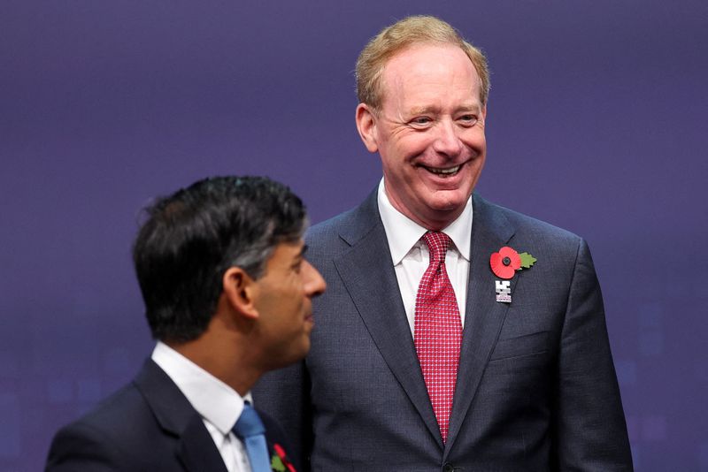 &copy; Reuters. FILE PHOTO: Britain's Prime Minister Rishi Sunak and Microsoft President Brad Smith attend the AI Safety Summit in Bletchley Park, near Milton Keynes, Britain, November 2, 2023. REUTERS/Toby Melville/Pool/File Photo