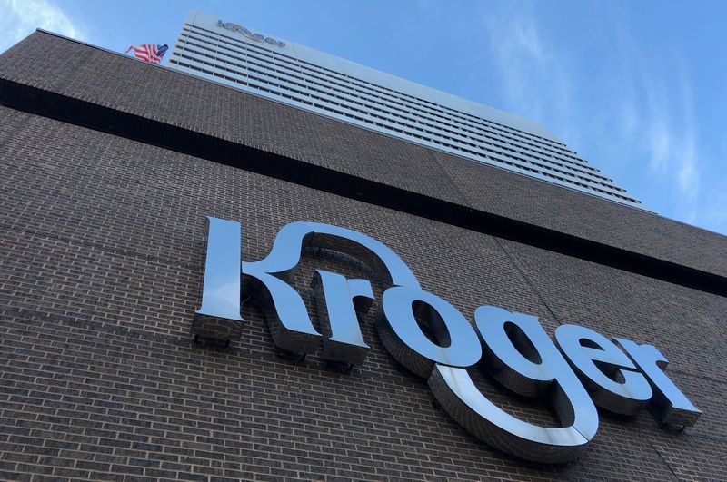 Kroger cuts annual sales forecast on choppy grocery demand