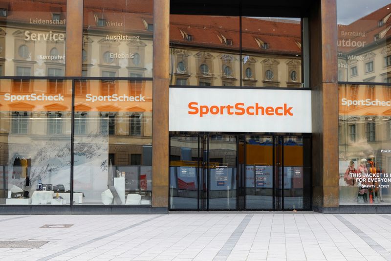&copy; Reuters. 'SportScheck' store is seen closed due to the coronavirus disease (COVID-19) pandemic in Munich, Germany, February 5, 2021. REUTERS/Michaela Rehle/File Photo