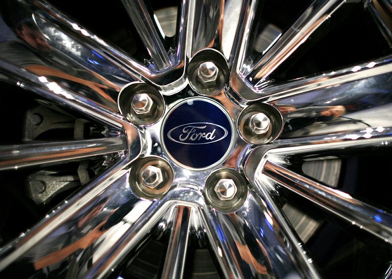 © Reuters. FILE PHOTO: A wheel of a 2010 Ford Taurus is pictured during a Ford event in New York, August 6, 2009.  REUTERS/Brendan McDermid/File Photo