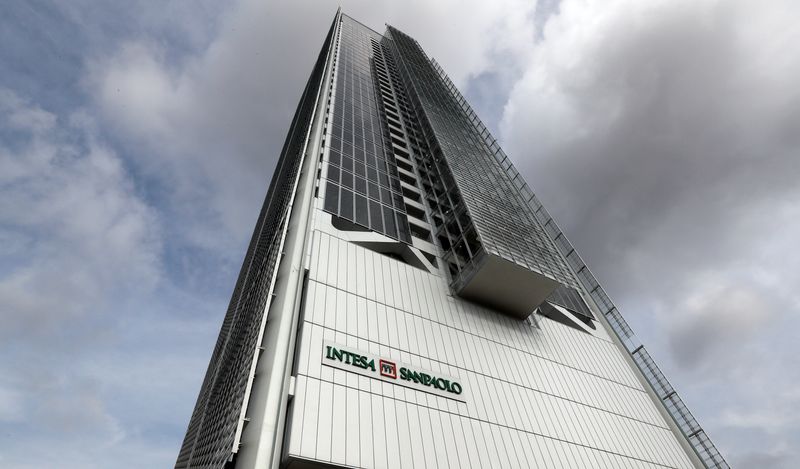 &copy; Reuters. Intesa San Paolo bank headquaters is seen in Turin, Italy, November 7, 2018.    REUTERS/Stefano Rellandini/File Photo