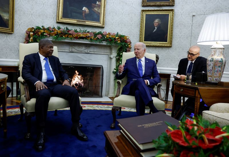&copy; Reuters. U.S. President Joe Biden meets with Angola's President Joao Manuel Goncalves Lourenco in the Oval Office at the White House in Washington, U.S., November 30, 2023. REUTERS/Evelyn Hockstein