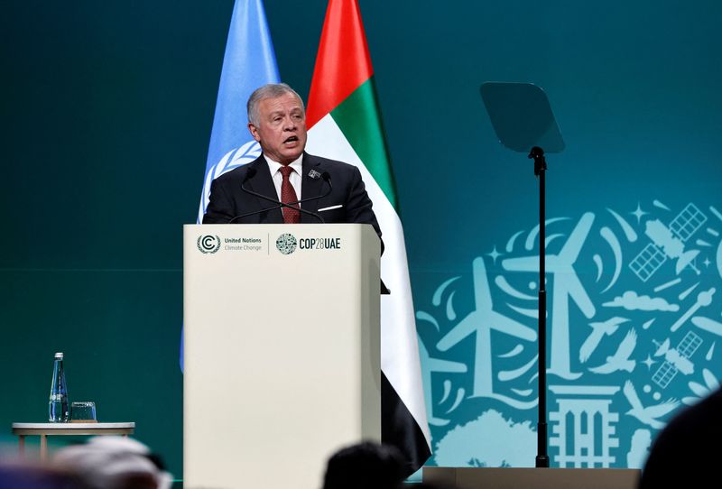 &copy; Reuters. العاهل الأردني الملك عبد الله الثاني يلقي خطابا أمام قمة الأمم المتحدة المعنية بتغير المناخ كوب28) في دبي يوم الجمعة. تصوير: ثائر السوداني - ر