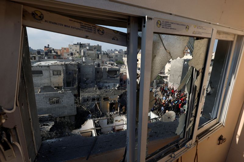 &copy; Reuters. Attentato israeliano contro delle case a Gaza il primo dicembre 2023 REUTERS/Mohammed Salem