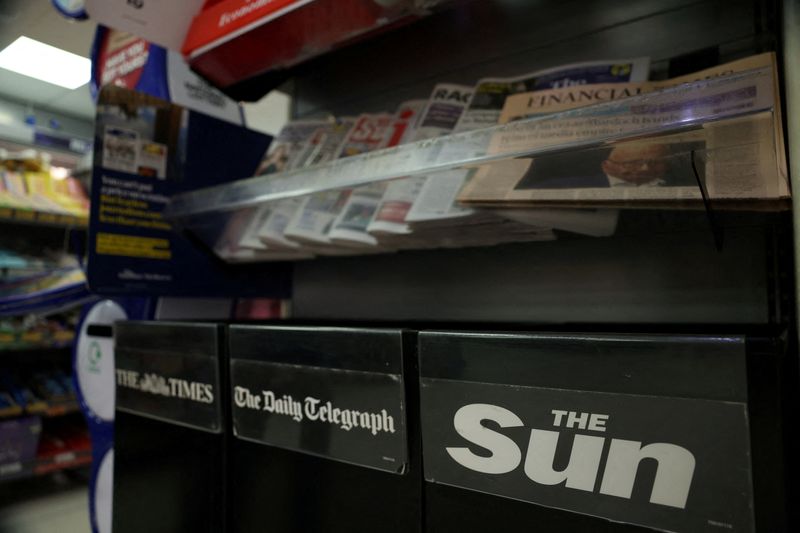 © Reuters. FILE PHOTO: A newsstand in London, Britain, September 22, 2023. REUTERS/Hollie Adams/File Photo