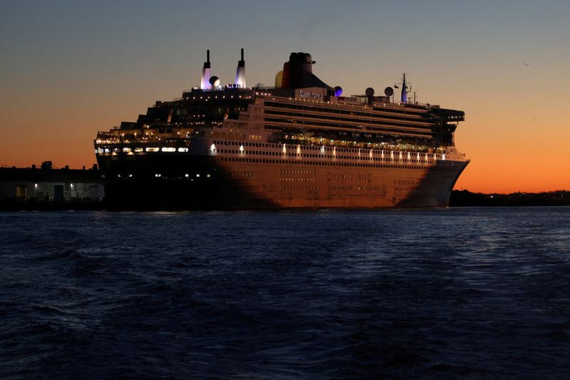 &copy; Reuters. FILE PHOTO: The Queen Mary 2 cruise ship by Cunard Line, owned by Carnival Corporation & plc. is seen docked at Brooklyn Cruise Terminal in Brooklyn, New York City, U.S., December 20, 2021. REUTERS/Andrew Kelly