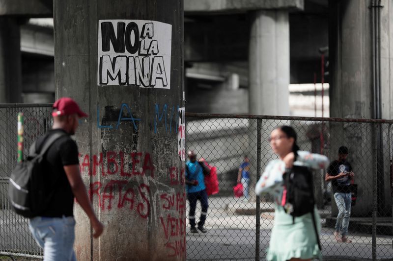 © Reuters. Pedestrians walk past a sign reading 