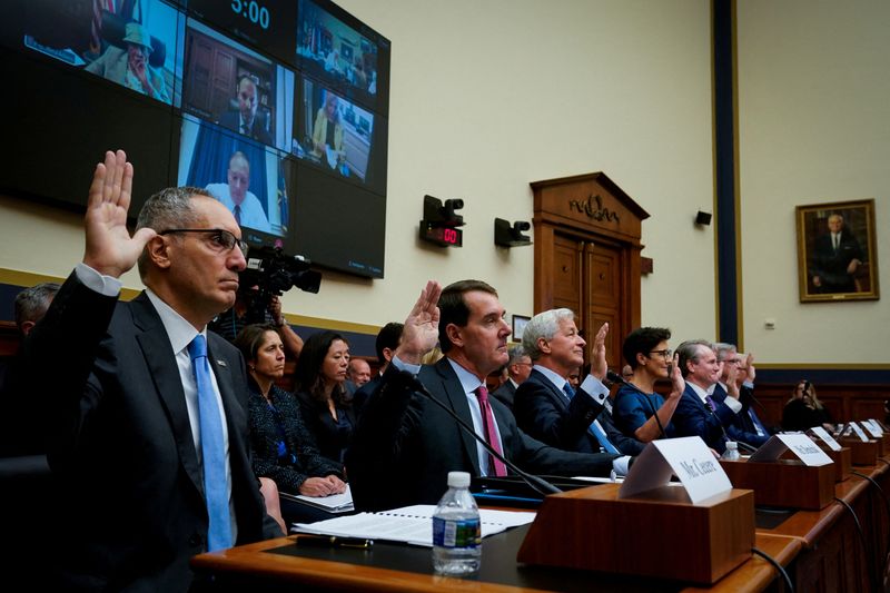 &copy; Reuters. CEOs dos maiores bancos dos EUA prestam juramento no início de uma audiência do Comitê de Serviços Financeiros da Câmara dos Deputados norte-americana,  em Washington, EUA
21/09/2022
REUTERS/Elizabeth Frantz
