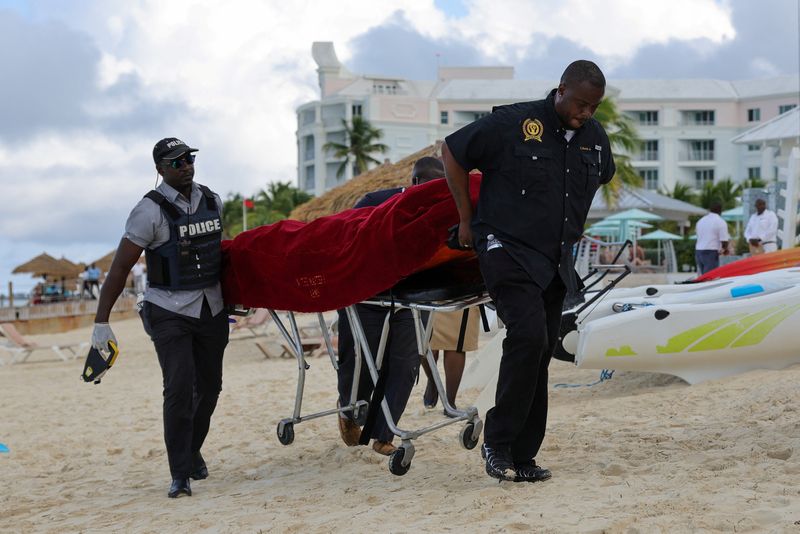 &copy; Reuters. Mortuary services personnel transport the body of a female tourist after what police described as a fatal shark attack in waters near Sandals Royal Bahamian resort, in Nassau, Bahamas December 4, 2023.  REUTERS/Dante Carrer