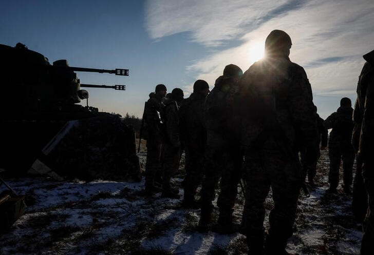&copy; Reuters. Soldados ucranianos de unidade de defesa aérea próxima a Kiev, na Ucrânia
30/11/2023
REUTERS/Gleb Garanich