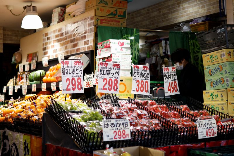&copy; Reuters. FILE PHOTO: A view of a vegetable stand with prices at a supermarket in Tokyo, Japan, March 24, 2023. REUTERS/Androniki Christodoulou/File Photo