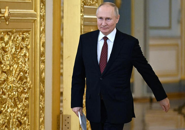 &copy; Reuters. ロシアのプーチン大統領は４日、国の業績に関する大規模展示会を視察した。写真は、２０２３年１２月４日にクレムリン宮殿でのセレモニーに臨む同大統領。（２０２３年　ロイター／Spu