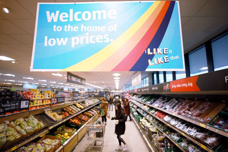 &copy; Reuters. FILE PHOTO: People shop inside an ALDI supermarket near Altrincham, Britain, February 20, 2023. REUTERS/Phil Noble/File Photo