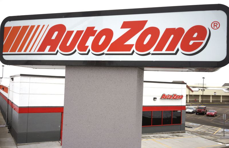 &copy; Reuters. FILE PHOTO: A customer leaves the AutoZone store in Broomfield, Colorado March 3, 2015. AutoZone Inc. reported Q4 2014 results on Tuesday.  REUTERS/Rick Wilking/File Photo